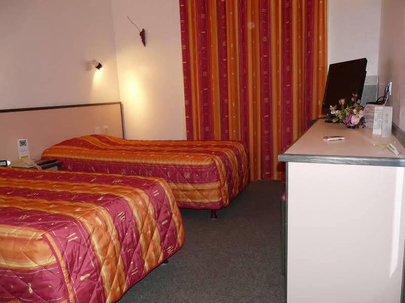 Hotel Le Chatard Sarcey Exterior foto